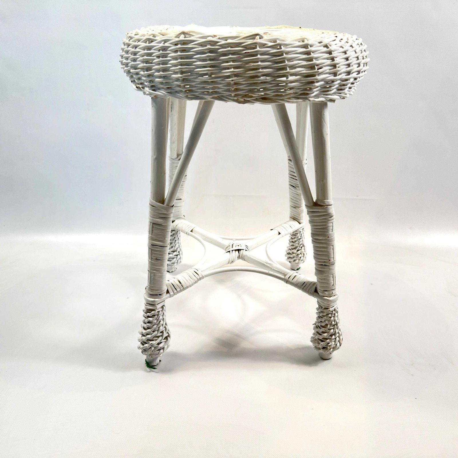 Vintage White Rattan Stool – 1970s Boho Wicker Plant Stand Or Seat, 50 Cm photo for sale