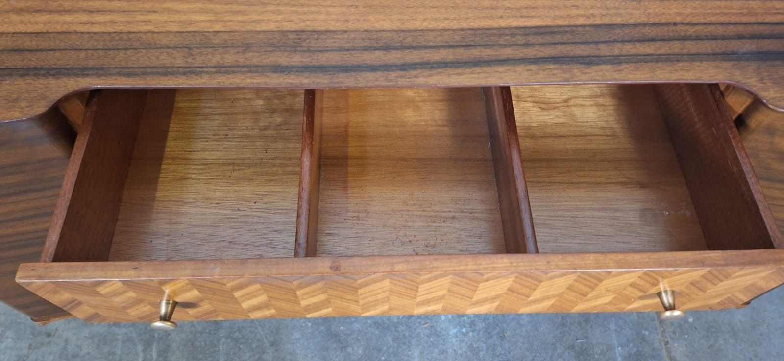 Uniflex Sideboard ~ Mid Century ~ Vintage ~ Delivery Available photo vintage