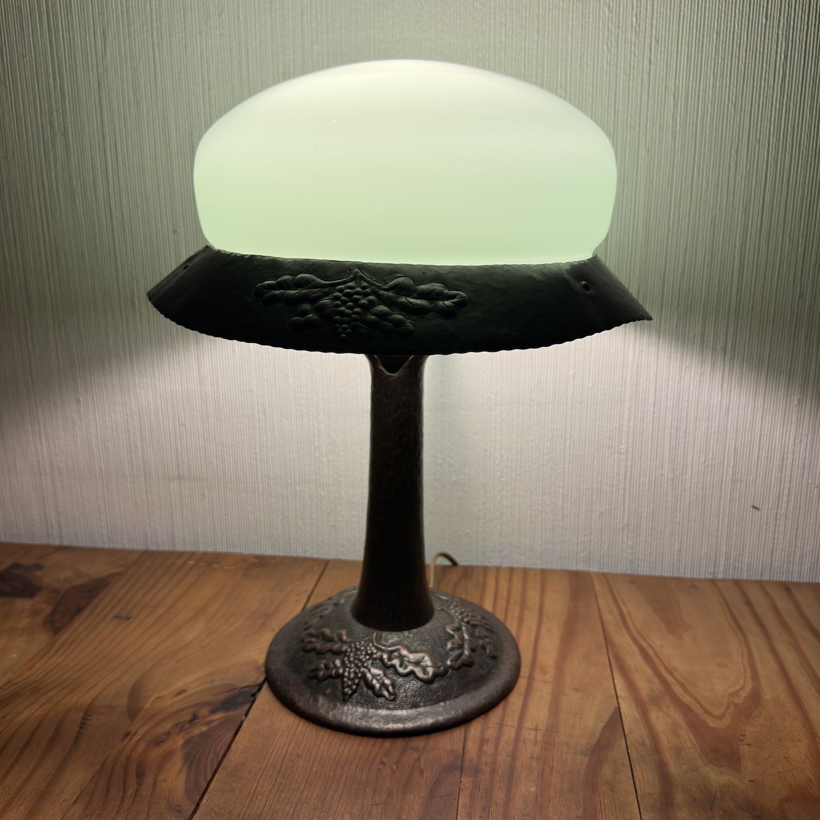 photo for sale Early 20th Century Hammered Copper Table Lamp With Green Glass Dome – Arts & Crafts / Jugend Style