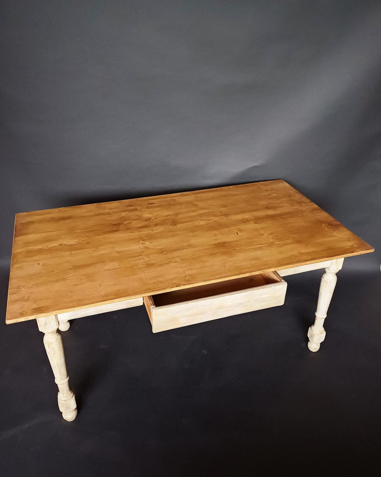 photo furniture 19th Century French Pine Wood Farm Table With A Painted Base