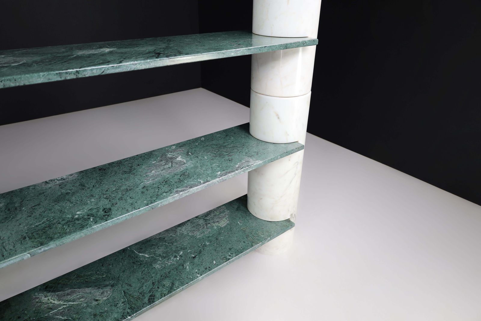 photo vintage Angelo Mangiarotti "Loico" Bookcase In Green Alpi Verdi Marble For Skipper 1970s