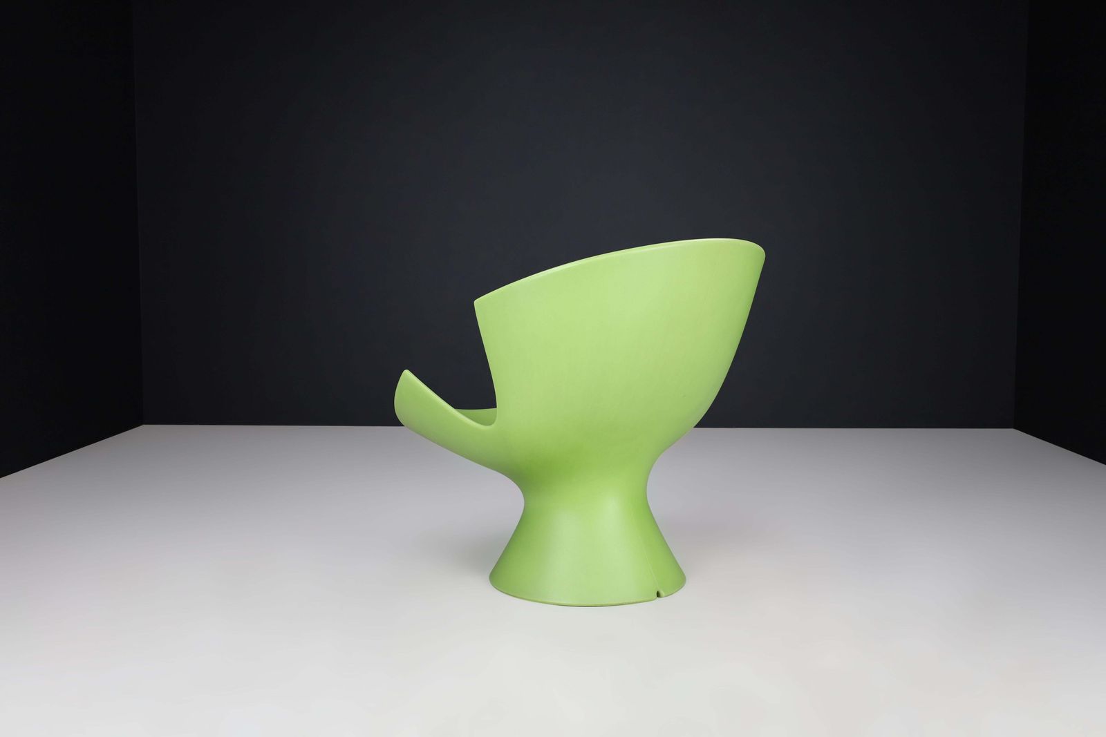 Karim Rashid Kiwi Green "Kite" Chairs For Label The Netherlands 2004. photo vinterior