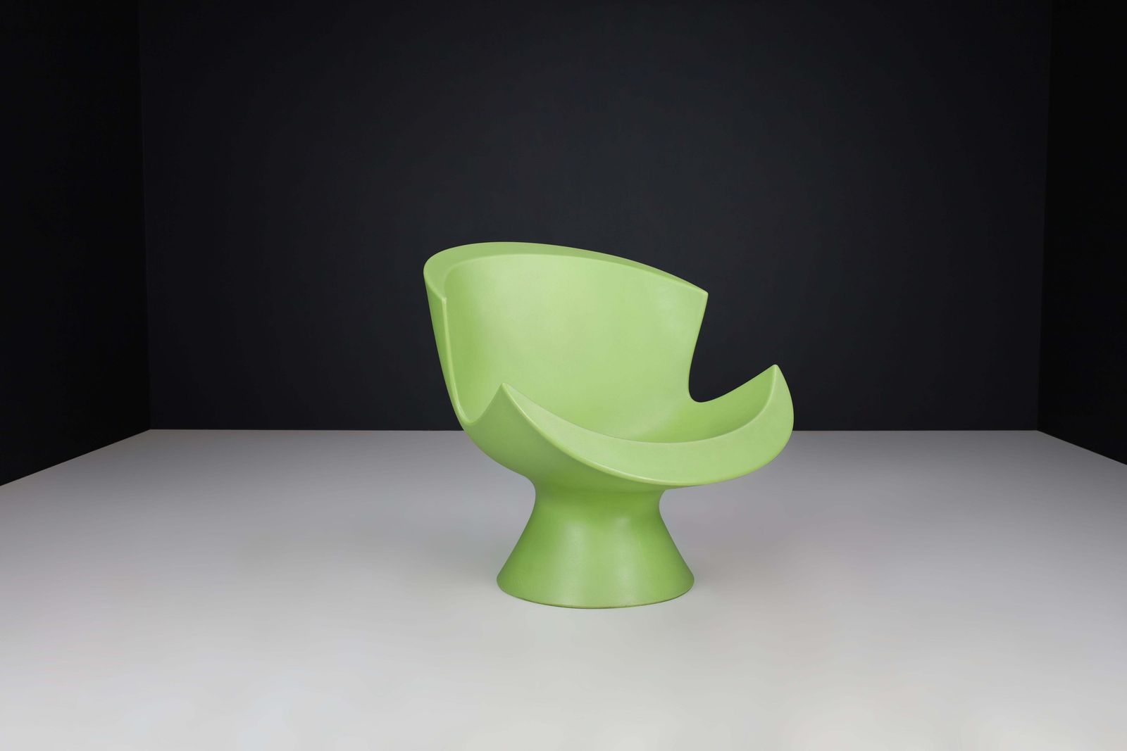 photo vinterior Karim Rashid Kiwi Green "Kite" Chairs For Label The Netherlands 2004.
