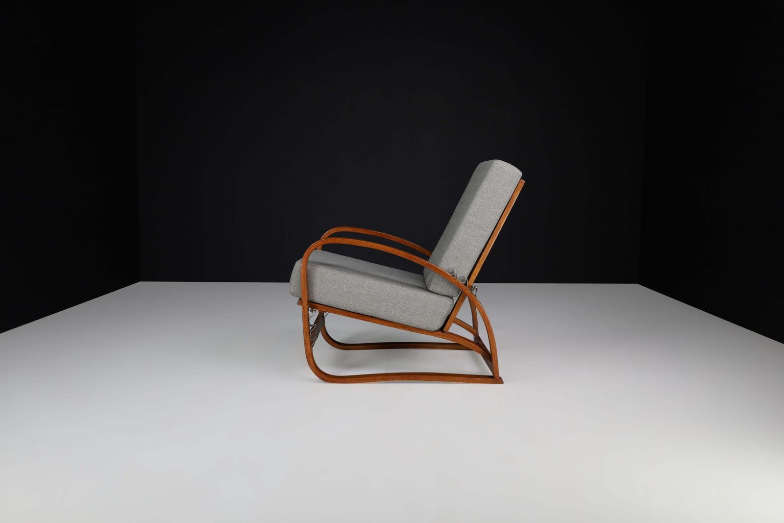 Jindrich Halabala Adjustable H 70 Oak Bentwood Lounge Chair, Praque 1930s photo buy