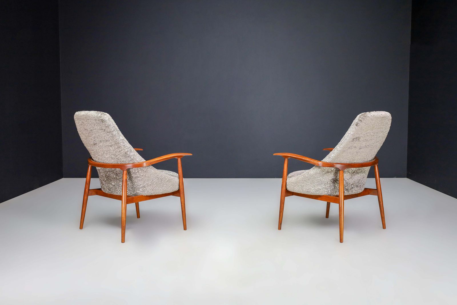 Pair Of Mid Century Modern Italian Lounge Chairs, 1950s photo vinterior