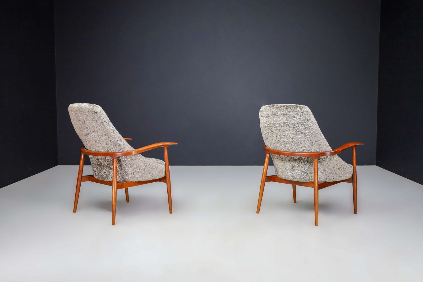photo furniture Pair Of Mid Century Modern Italian Lounge Chairs, 1950s
