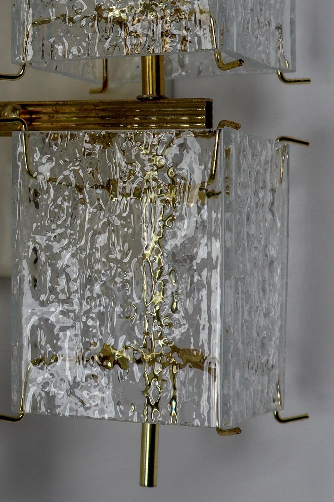 photo vinterior 1 Of 8 Midcentury Wall Lights With Structured Glass And Brass, Europe, 1970s