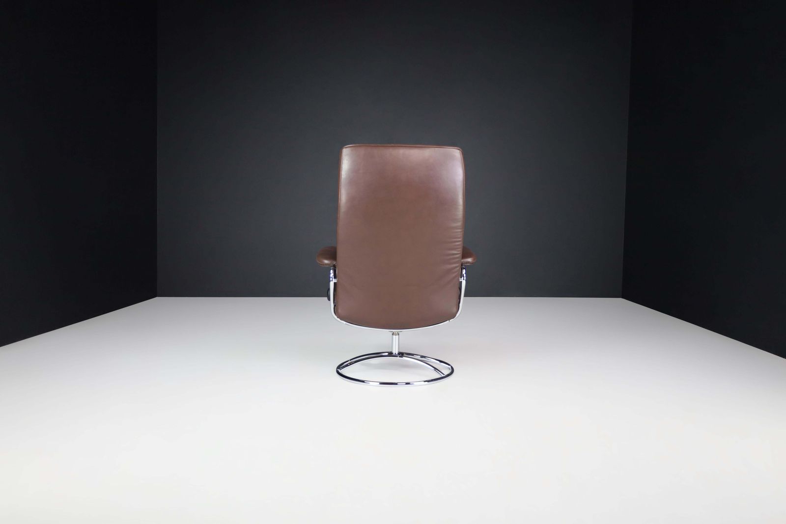 Vintage 1980 Ekornes Stressless Recliner — Scandinavian Leather Lounge Chair photo vintage