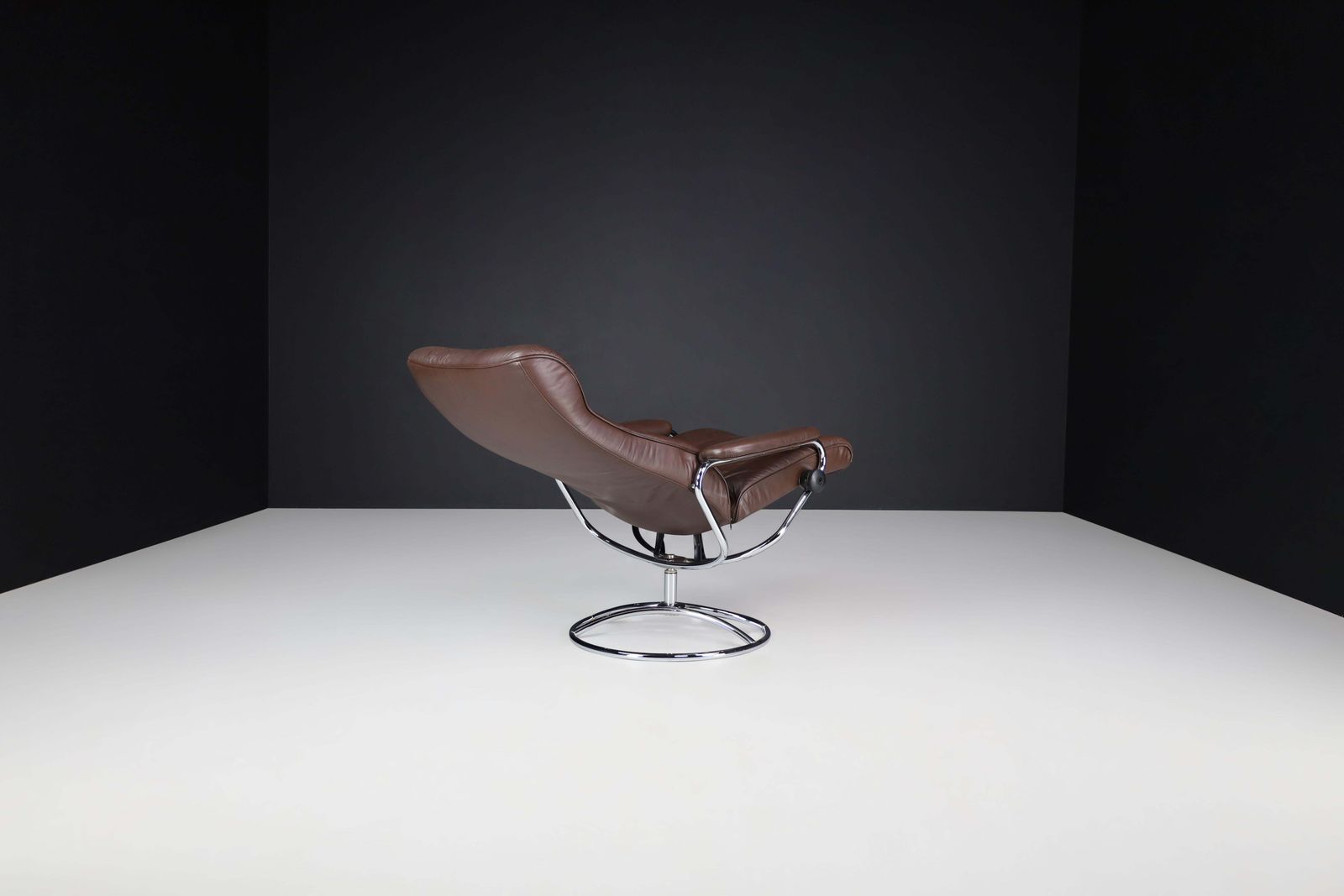 photo for sale Vintage 1980 Ekornes Stressless Recliner — Scandinavian Leather Lounge Chair