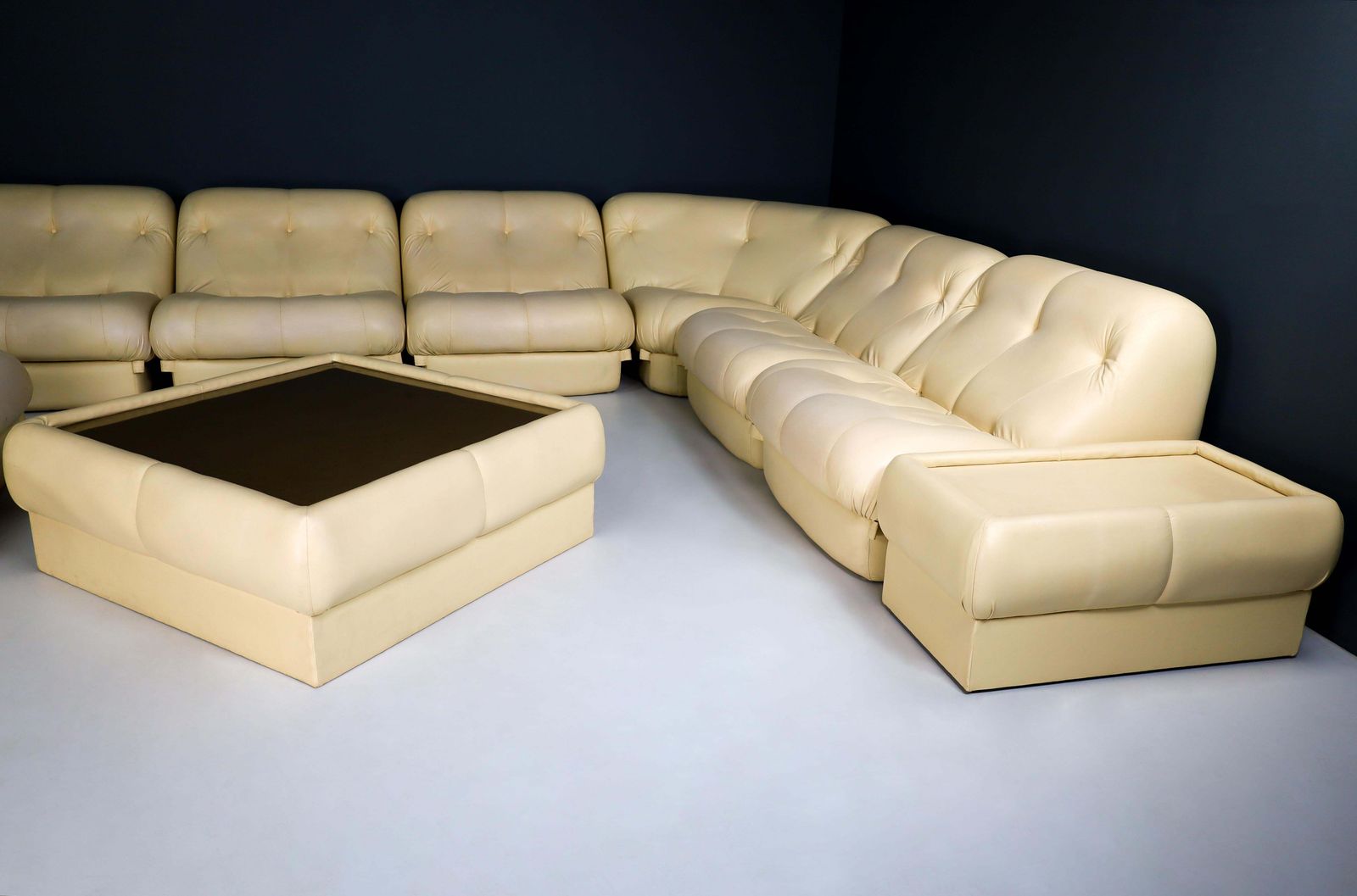 photo for sale Rimo Maturi For Mimo Padova Modular Sofa Nuvolone In Leather, Italy, 1970s