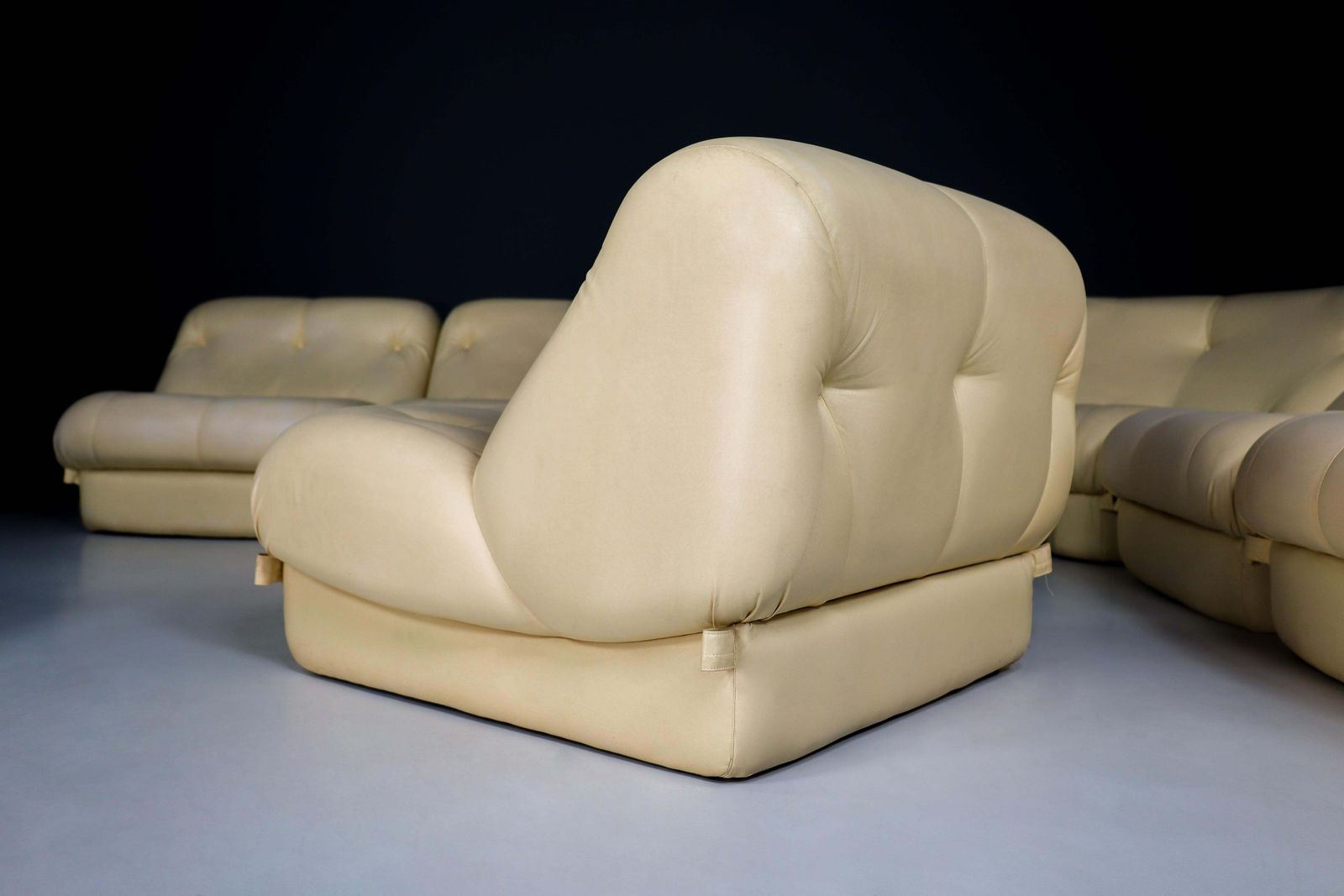 15097.0 Rimo Maturi For Mimo Padova Modular Sofa Nuvolone In Leather, Italy, 1970s photo