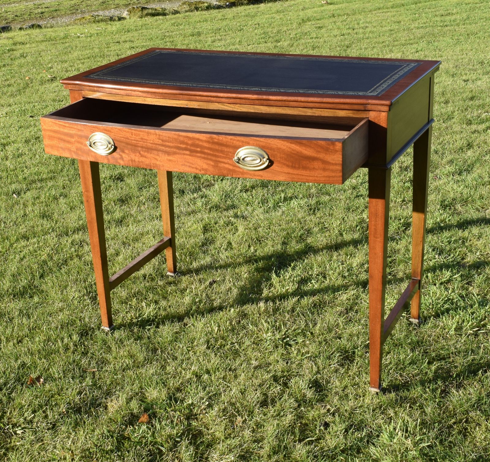 Early 20th Century Mahogany Desk photo vinterior