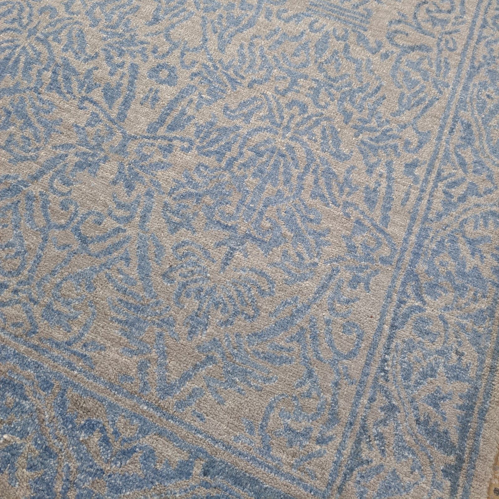 photo furniture 5.6x8 Ft Handmade Area Rug. 100% Silk. Hand Knotted Carpet. Custom Size Option