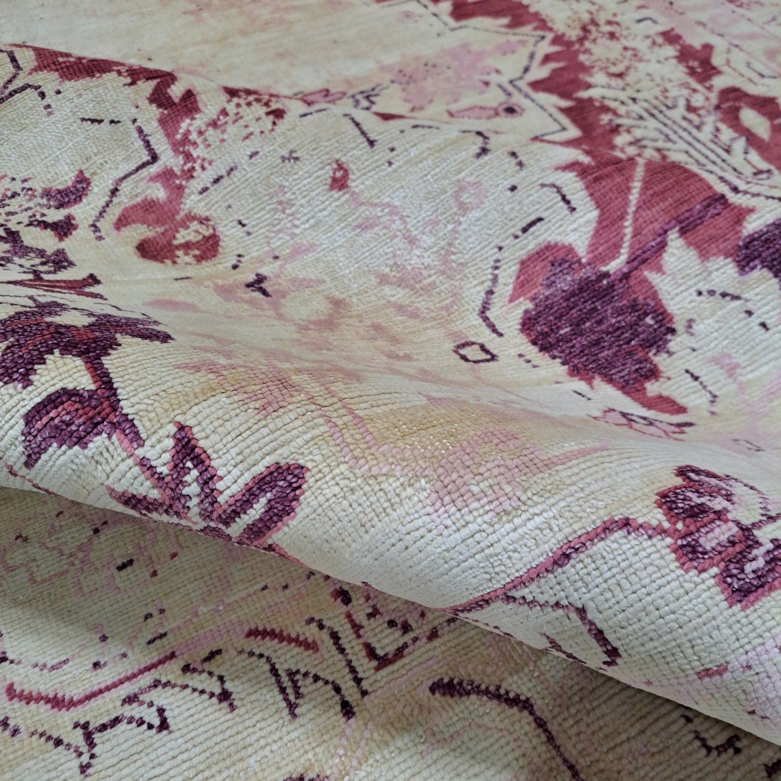 photo for sale 6x9 Ft Hand Knotted Area Rug Made Of 100% Silk. Contemporary Living Room Carpet