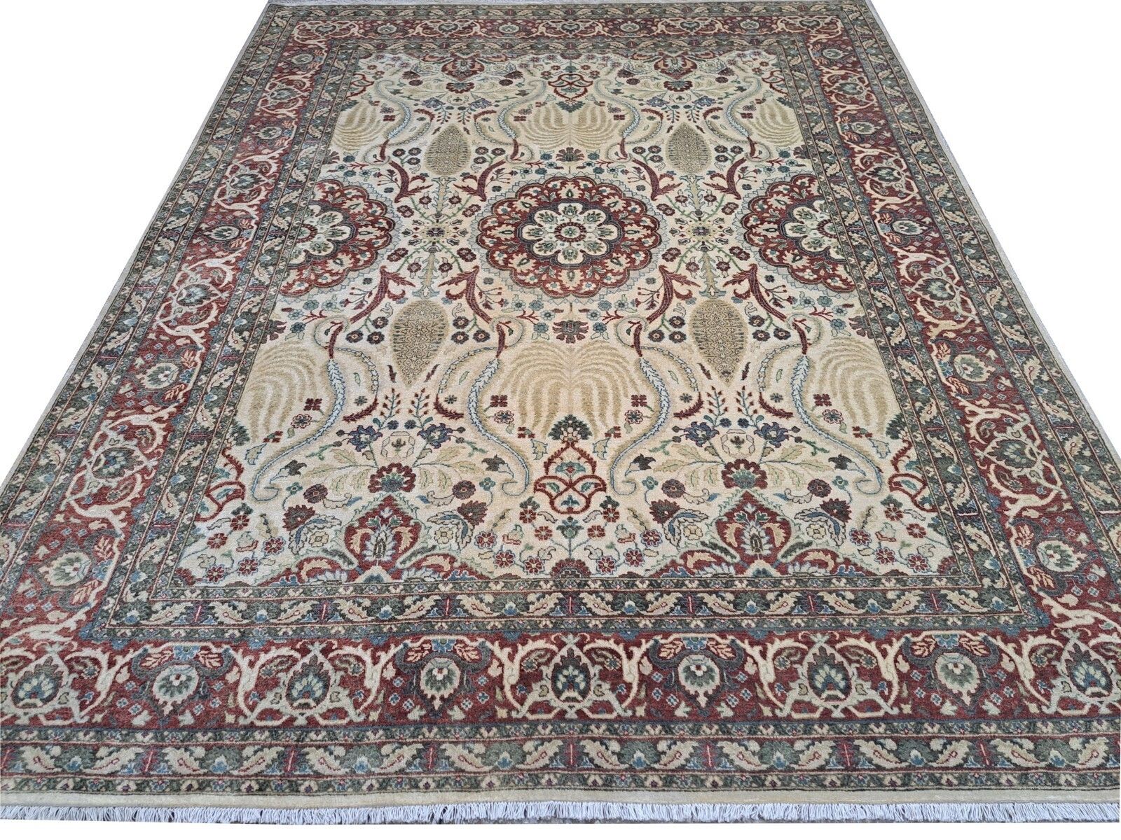 8x10 Ft Hand Knotted Rug. 100% Wool. Antique Heriz Inspired Design Carpet