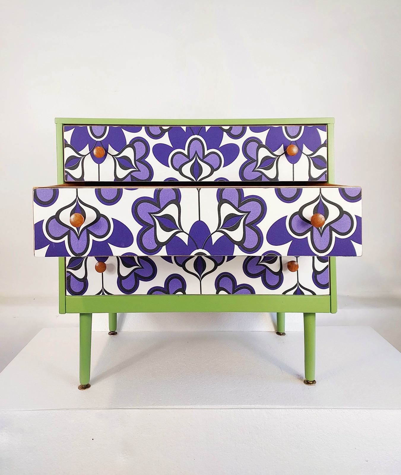 Chest Of Drawers In Yeabridge Green And Retro Pattern photo vinterior