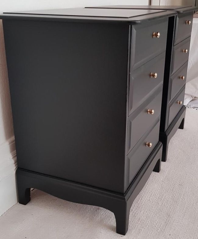 Stag Minstrel Painted Bedroom Set, Black Bedside Cabinets, Dressing Table &  2 Chest Of Drawers. photo 1950.0