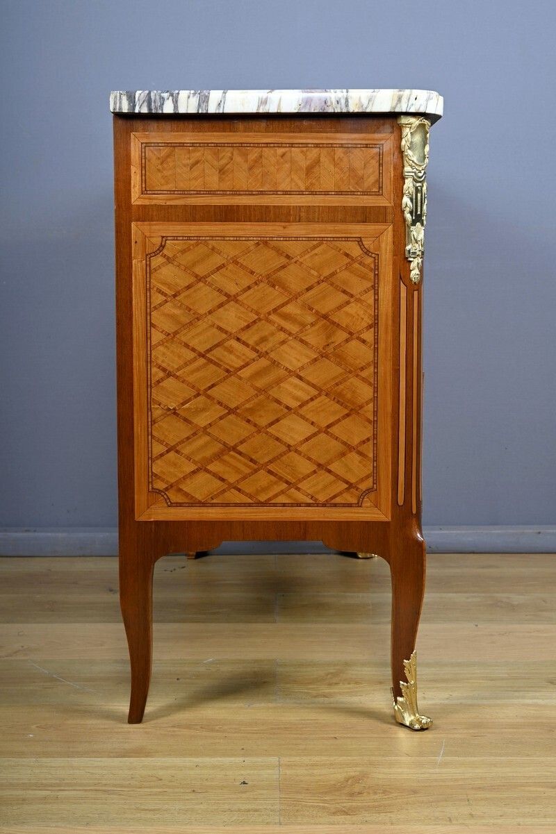 photo vintage Marquetry Commode, Louis XV Louis XVI Transition Style – Early 20th Century