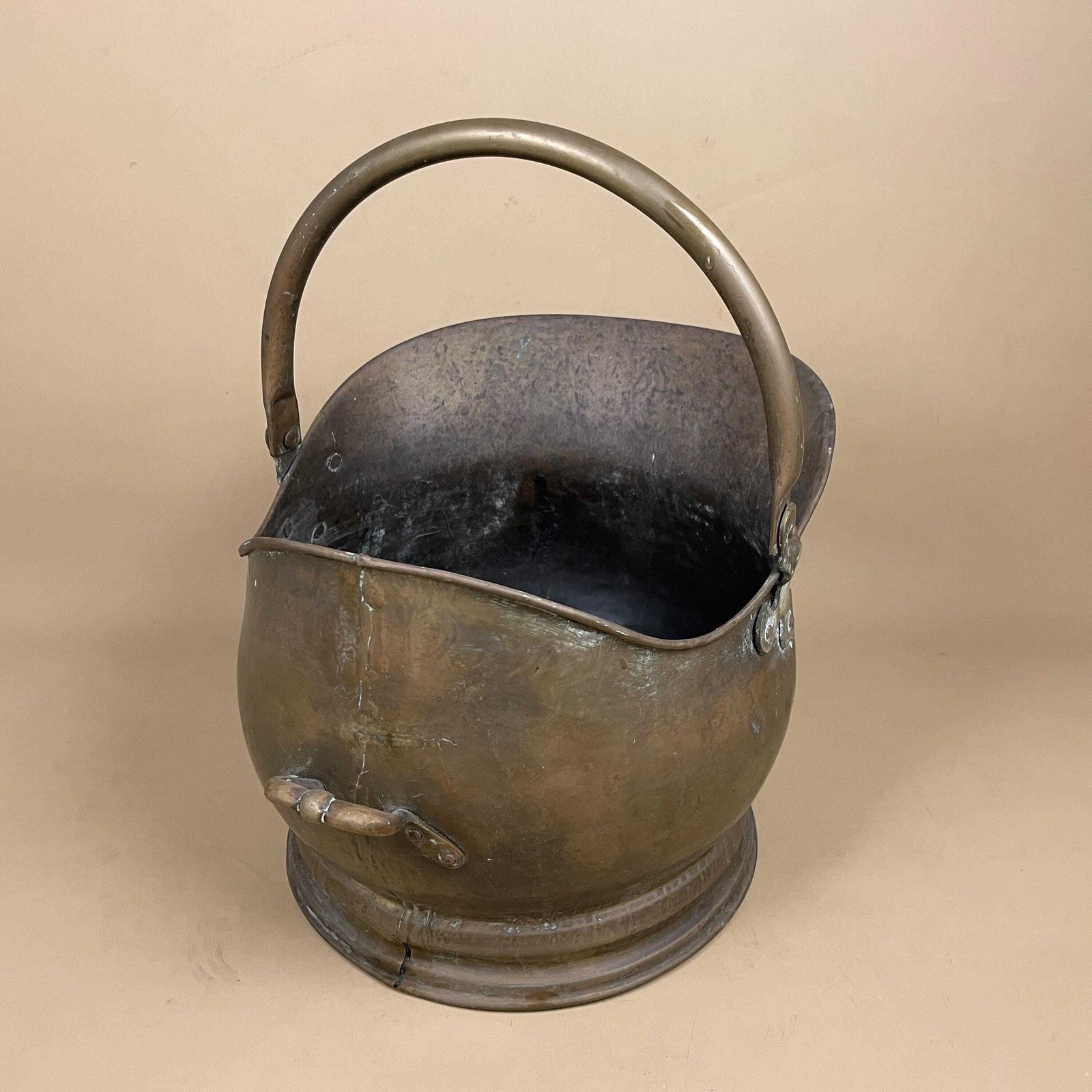 Antique Metal Gold Brass Coal Bucket Handle Fireside Fire Side Scuttle Log Helmet Farmhouse Cottage Vintage Fireplace Logs Solid photo furniture