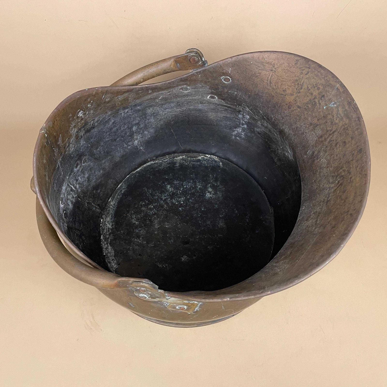 Antique Metal Gold Brass Coal Bucket Handle Fireside Fire Side Scuttle Log Helmet Farmhouse Cottage Vintage Fireplace Logs Solid photo vintage