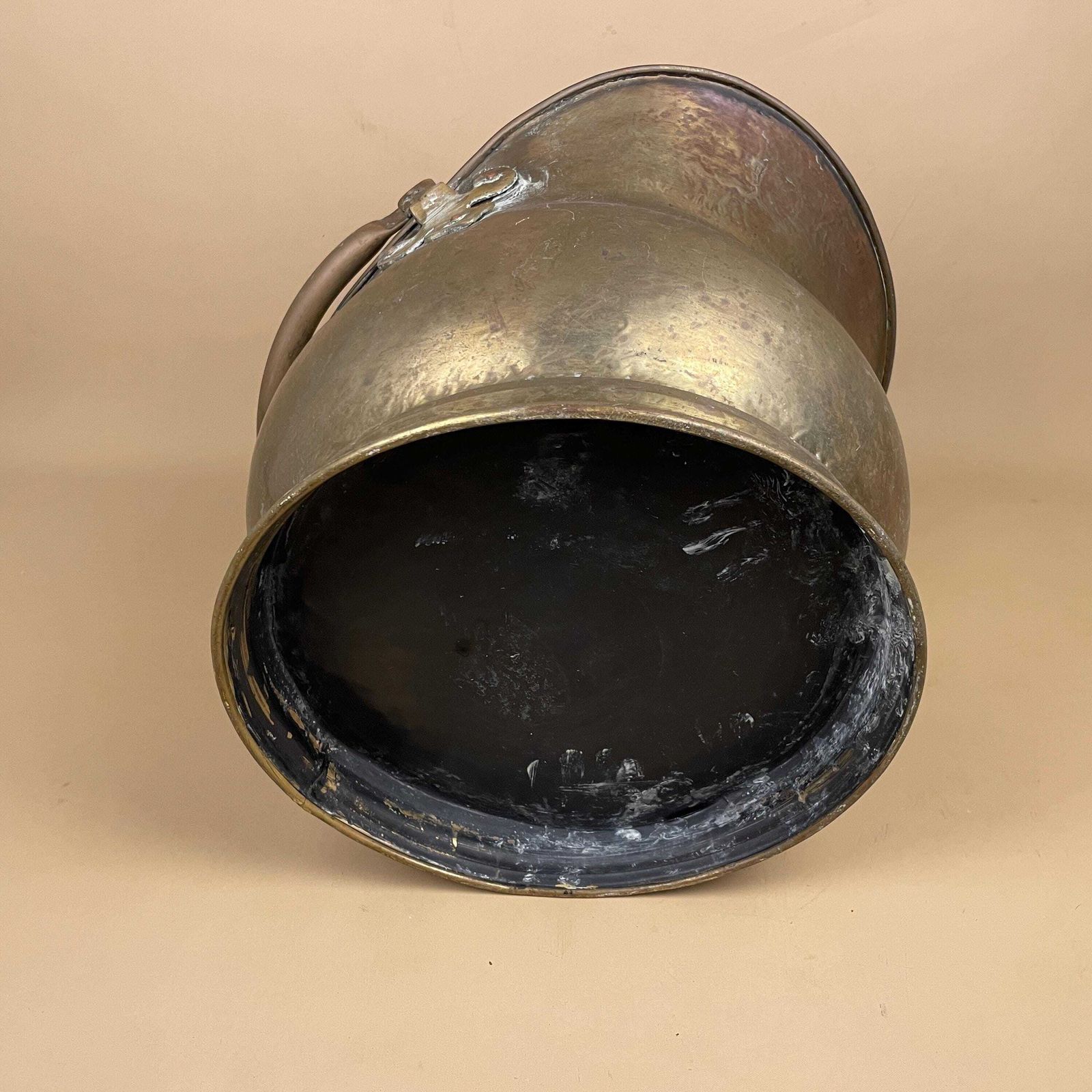 photo furniture Antique Metal Gold Brass Coal Bucket Handle Fireside Fire Side Scuttle Log Helmet Farmhouse Cottage Vintage Fireplace Logs Solid