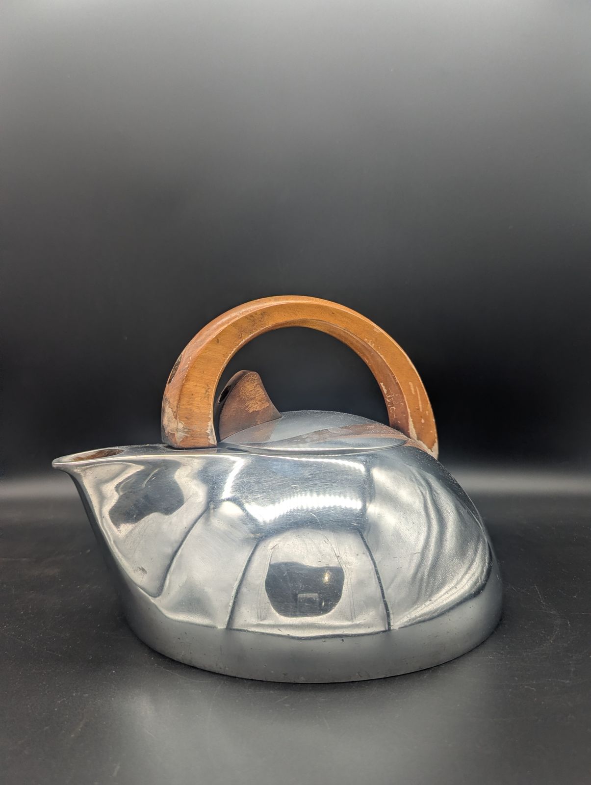 1930’s Designed Picquot K3 Kettlle. Excellent, Elegant Art Deco Feature For Your Kitchen   And It Works.