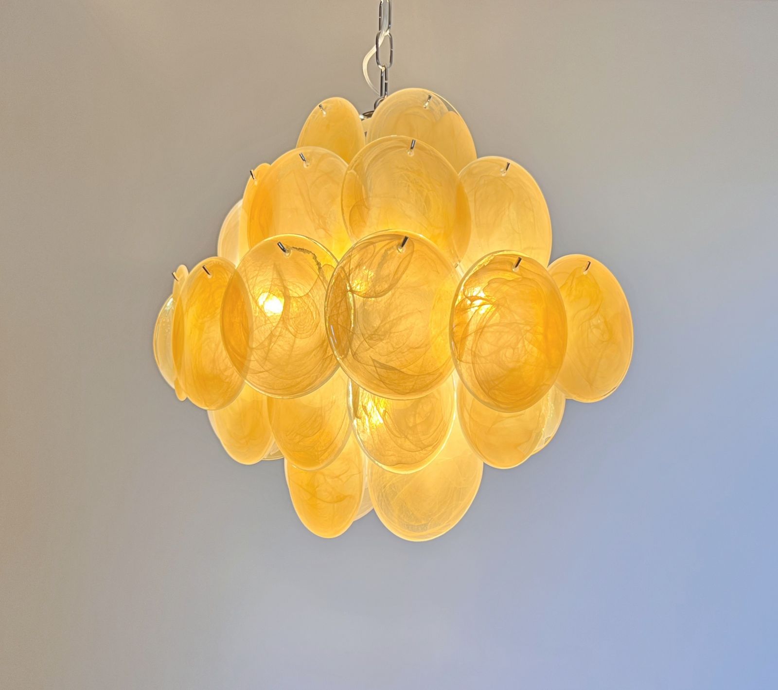 photo vinterior Vintage Italian Murano Chandelier   36 Iridescent Alabaster Gold Discs