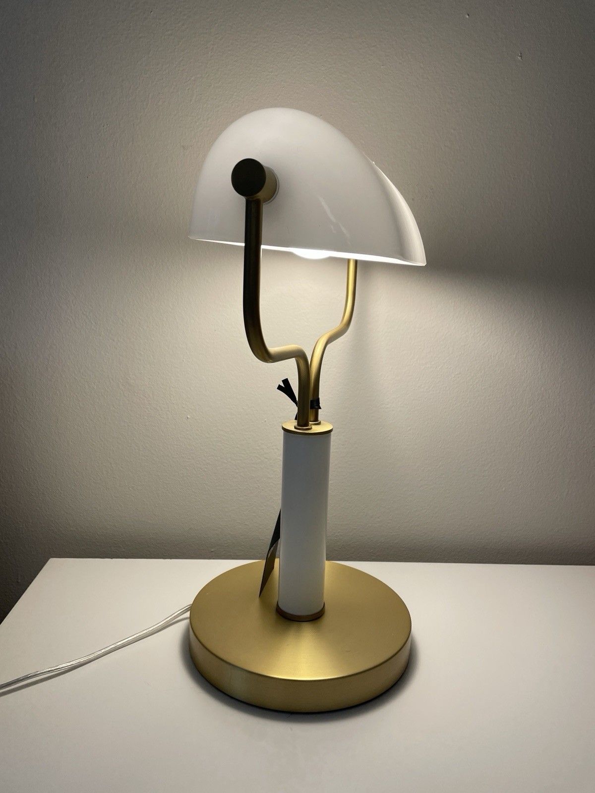 95.0 Dkny White Matted Glass Bankers Desk Lamp Modern Good Tone Details New photo