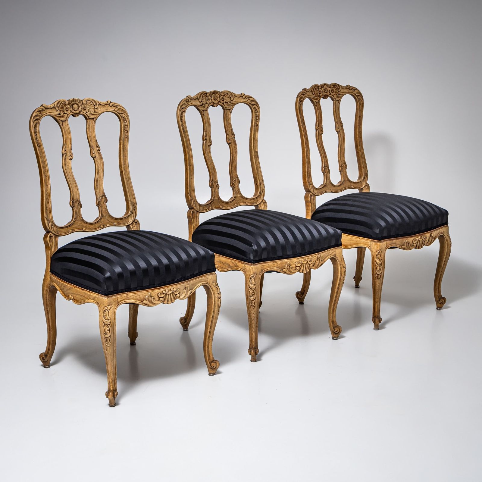 Set Van Zes Stoelen En Twee Fauteuils In Louis XV Stijl, 20e Eeuw photo Meubels