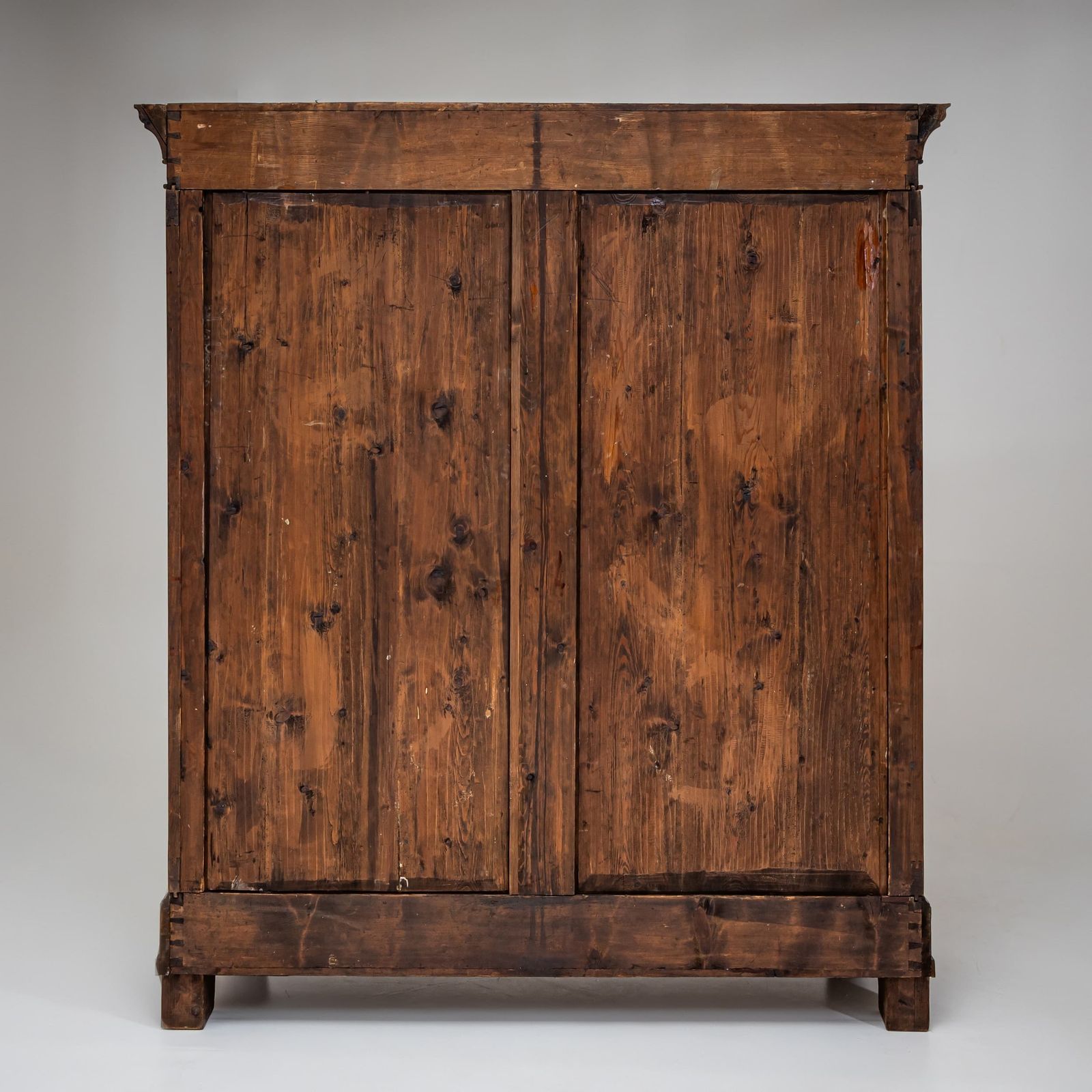 photo furniture Baroque Wardrobe In Walnut, Switzerland, Circa 1800