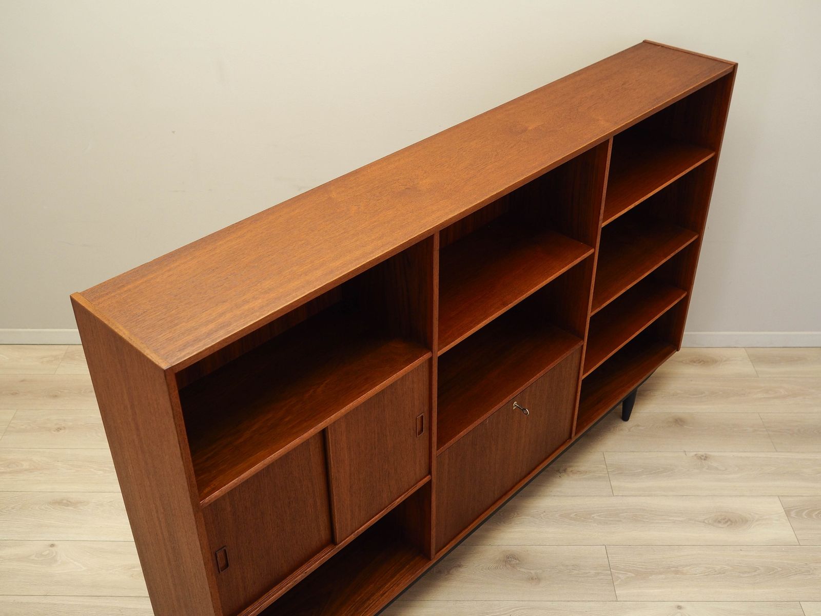 Teak Bookcase, Danish Design, 1970s, Production: Kjeld Bundgard photo vinterior