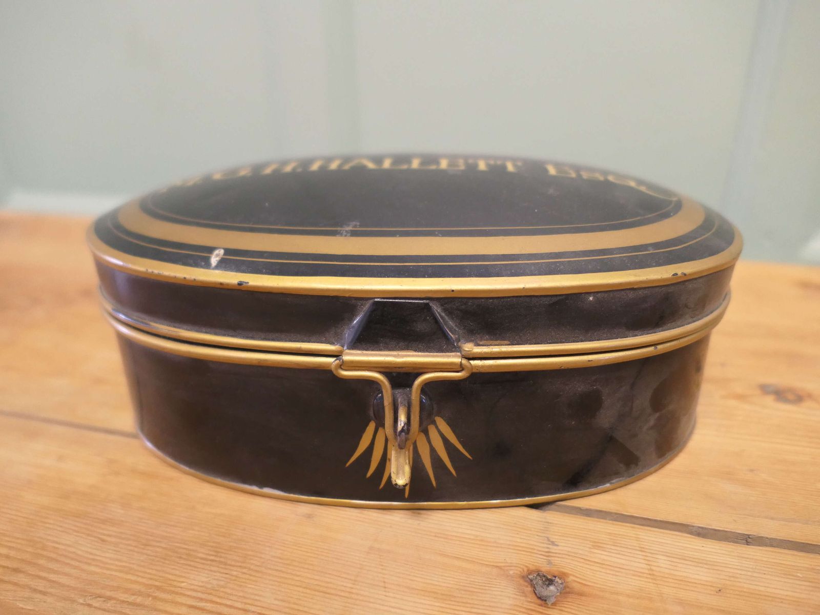 English Barrister's Bench Wig In Original Tole Box By Ravenscroft Law