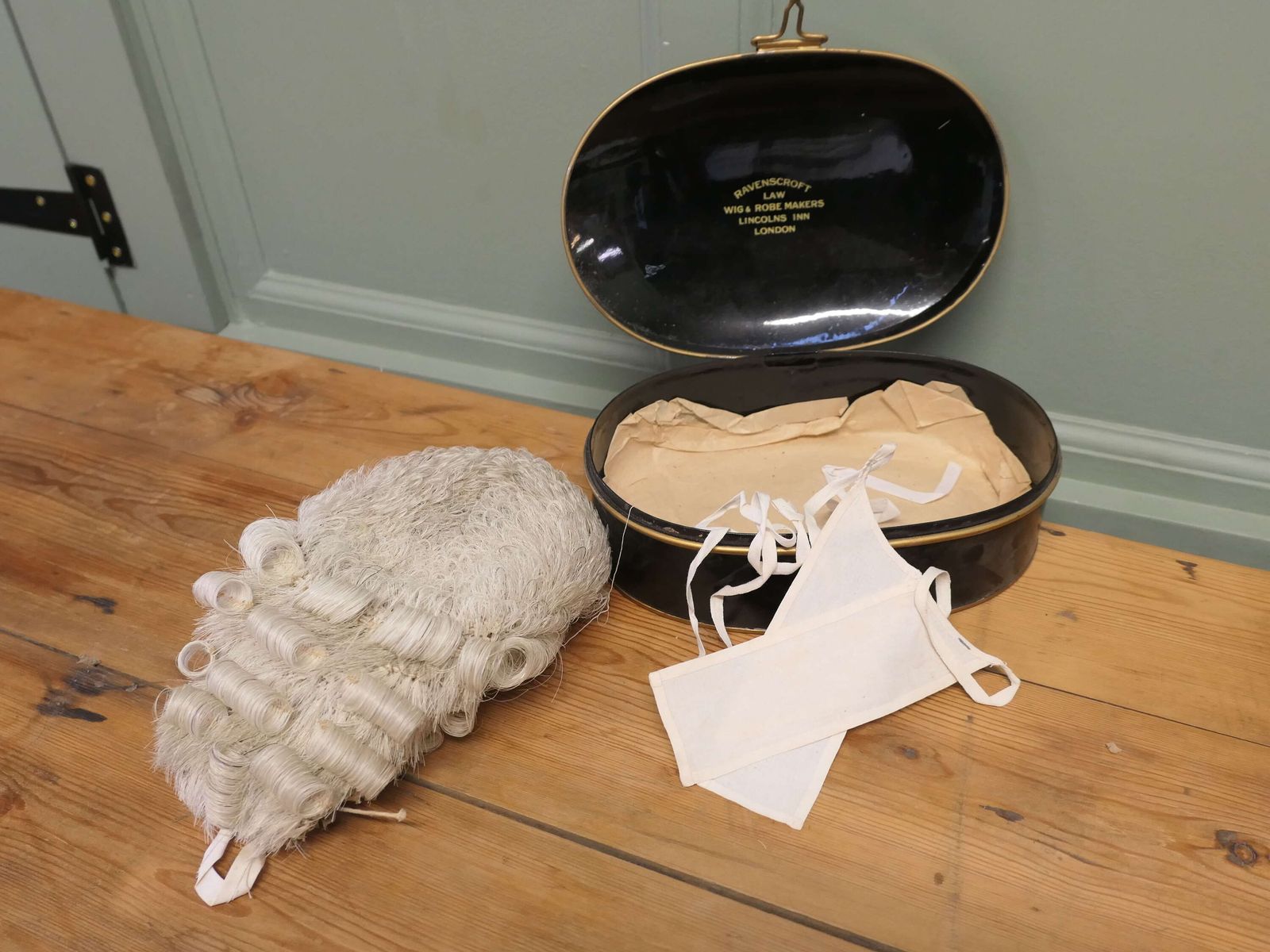 English Barrister's Bench Wig In Original Tole Box By Ravenscroft Law photo 1440.0