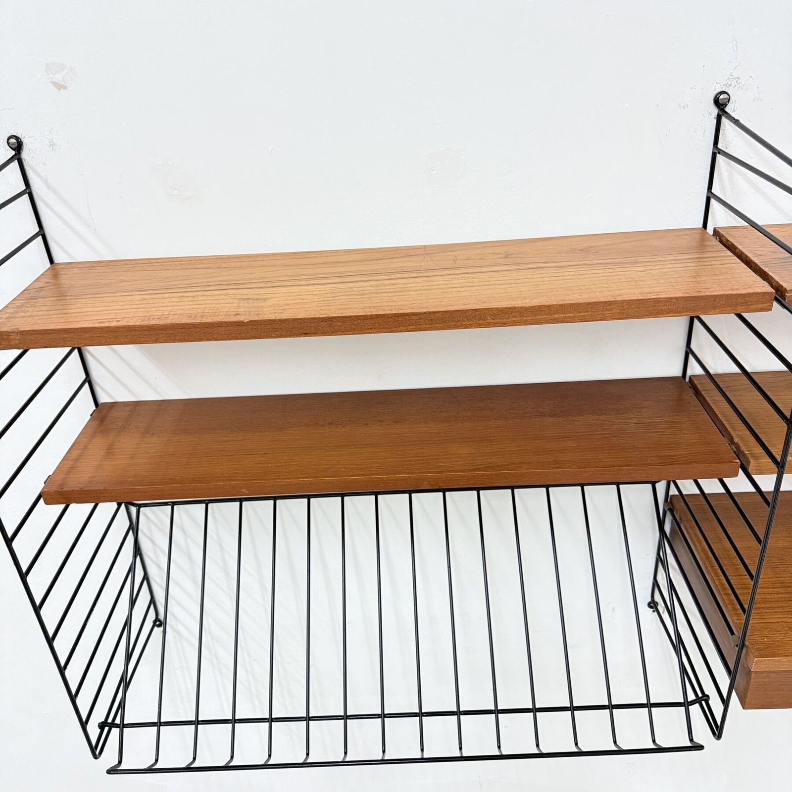 photo furniture Mid Century Nisse Strinning String Design Teakhouten Wandmeubel, Ca. Jaren 1960