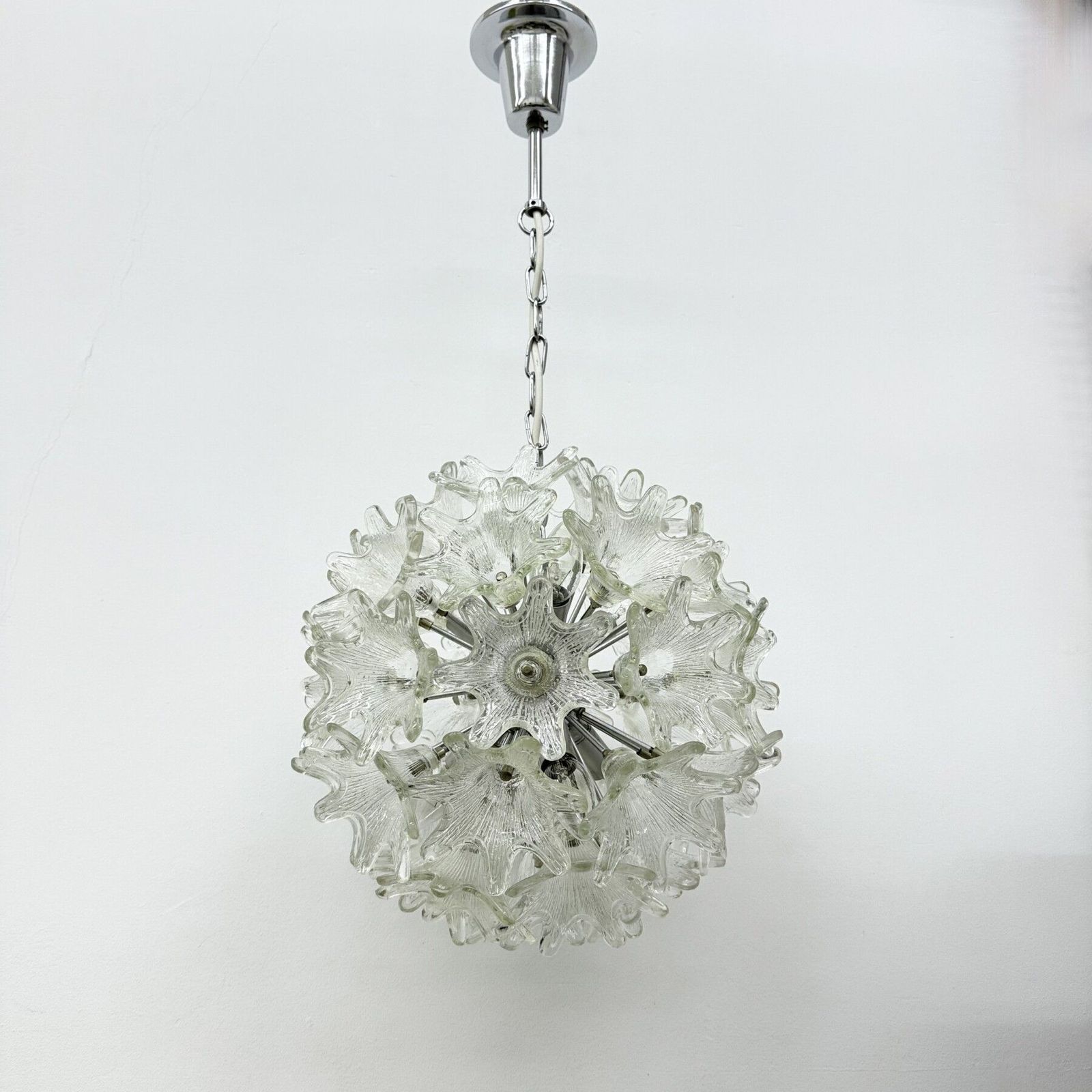 photo furniture Spectacular Murano Glass Flower Chandelier By Venini For Veart, Italy 1970s