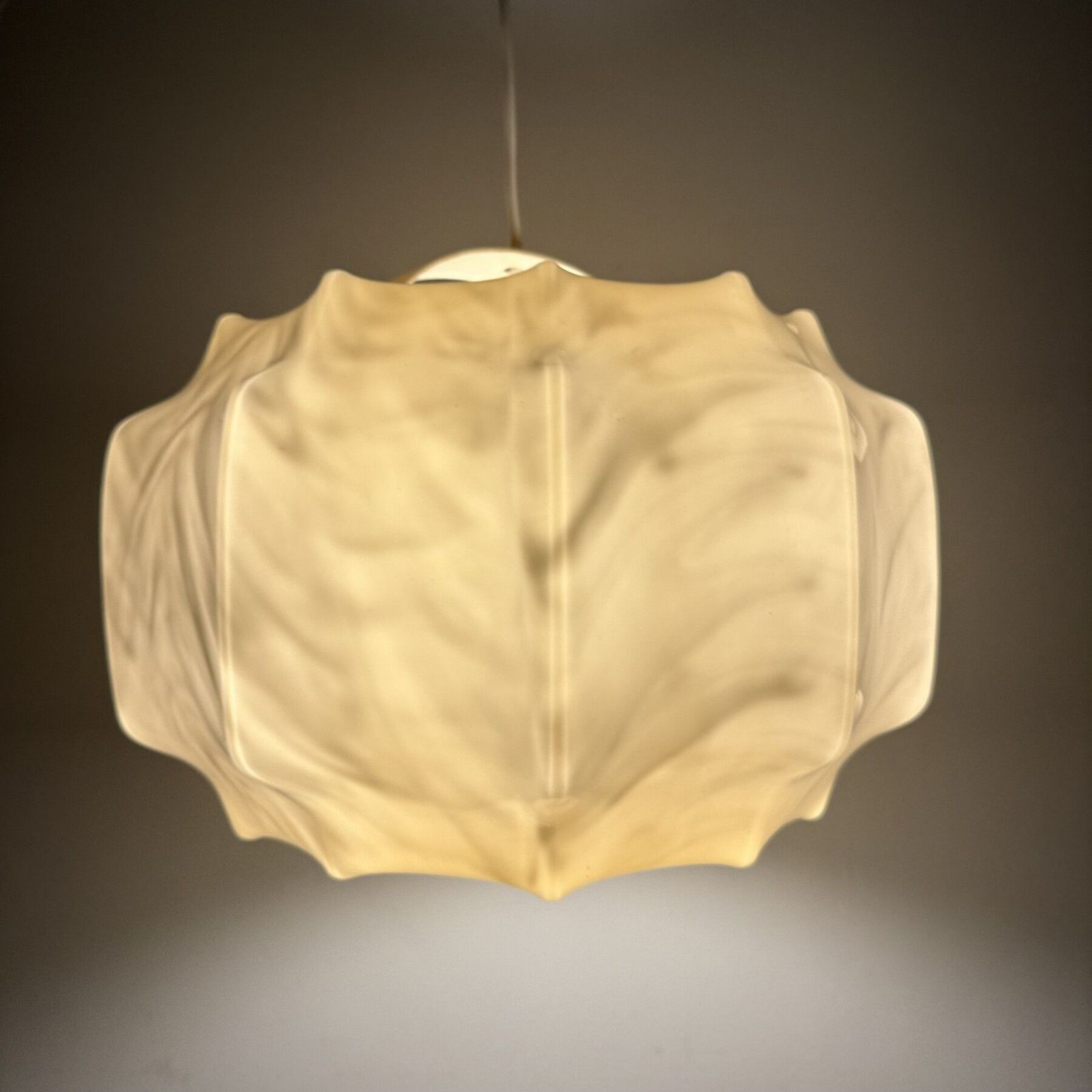Mid Century Design Plastic Cocon Hanglamp, Jaren 1970 photo furniture