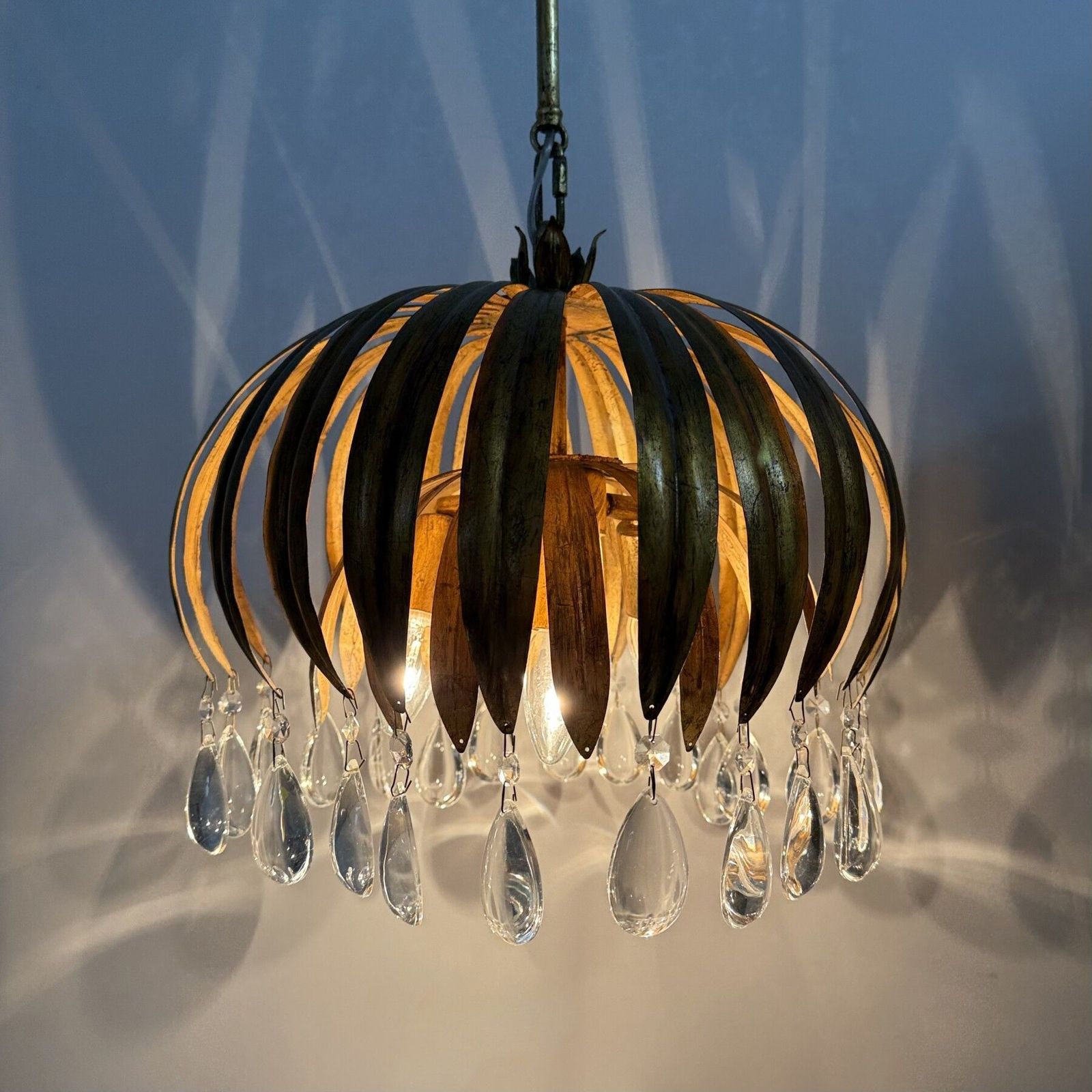 Hollywood Regency Bladeren Hanglamp Met Kristallen, Jaren 1970 photo Verlichting