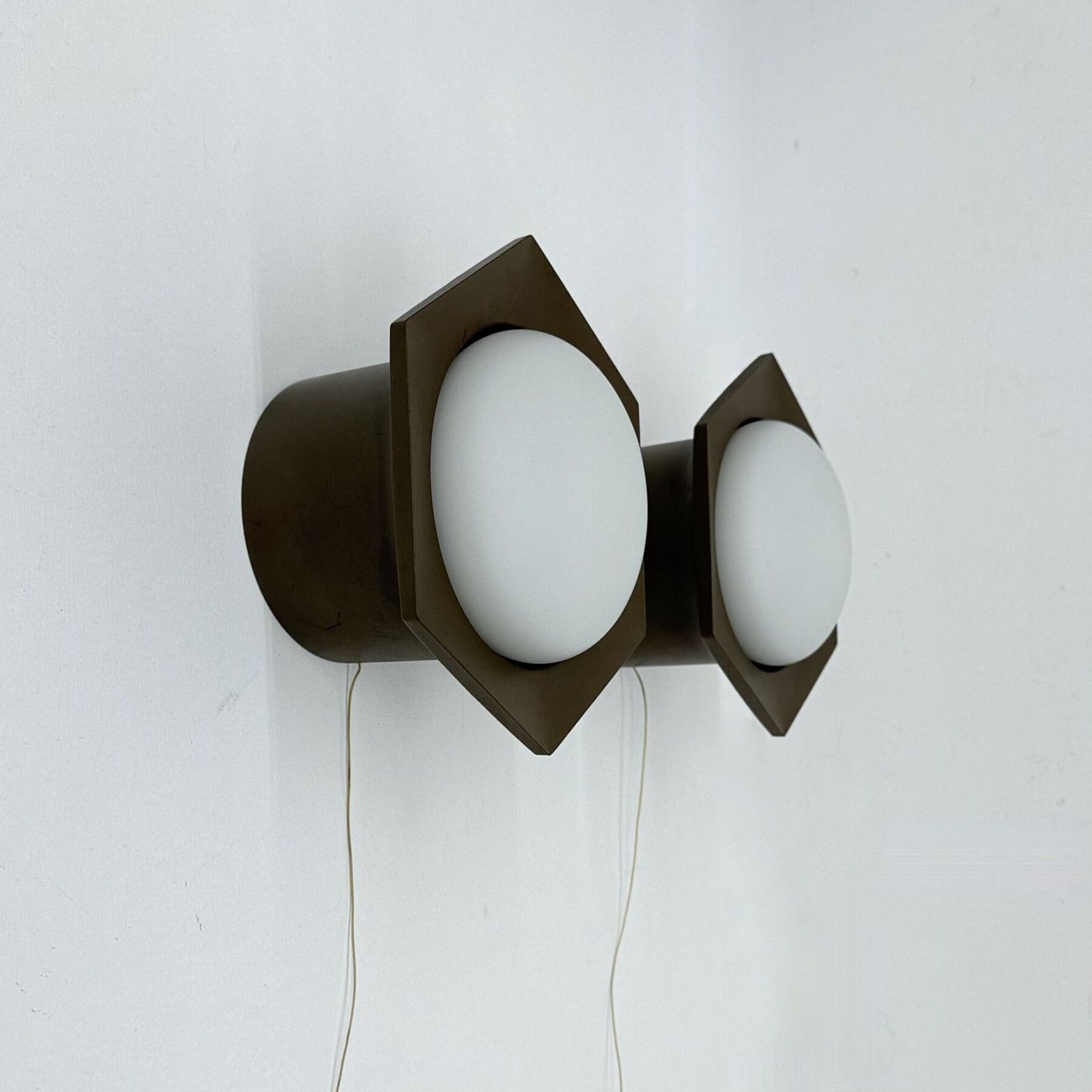 Paar Raak Hexagon 'Honeycomb' Wandlampen, Jaren 1970 photo furniture