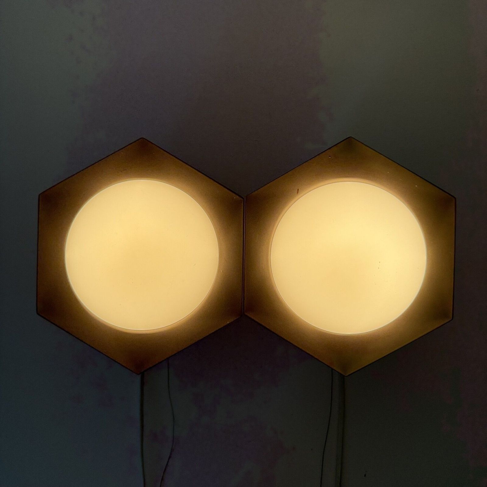 Paar Raak Hexagon 'Honeycomb' Wandlampen, Jaren 1970 photo buy