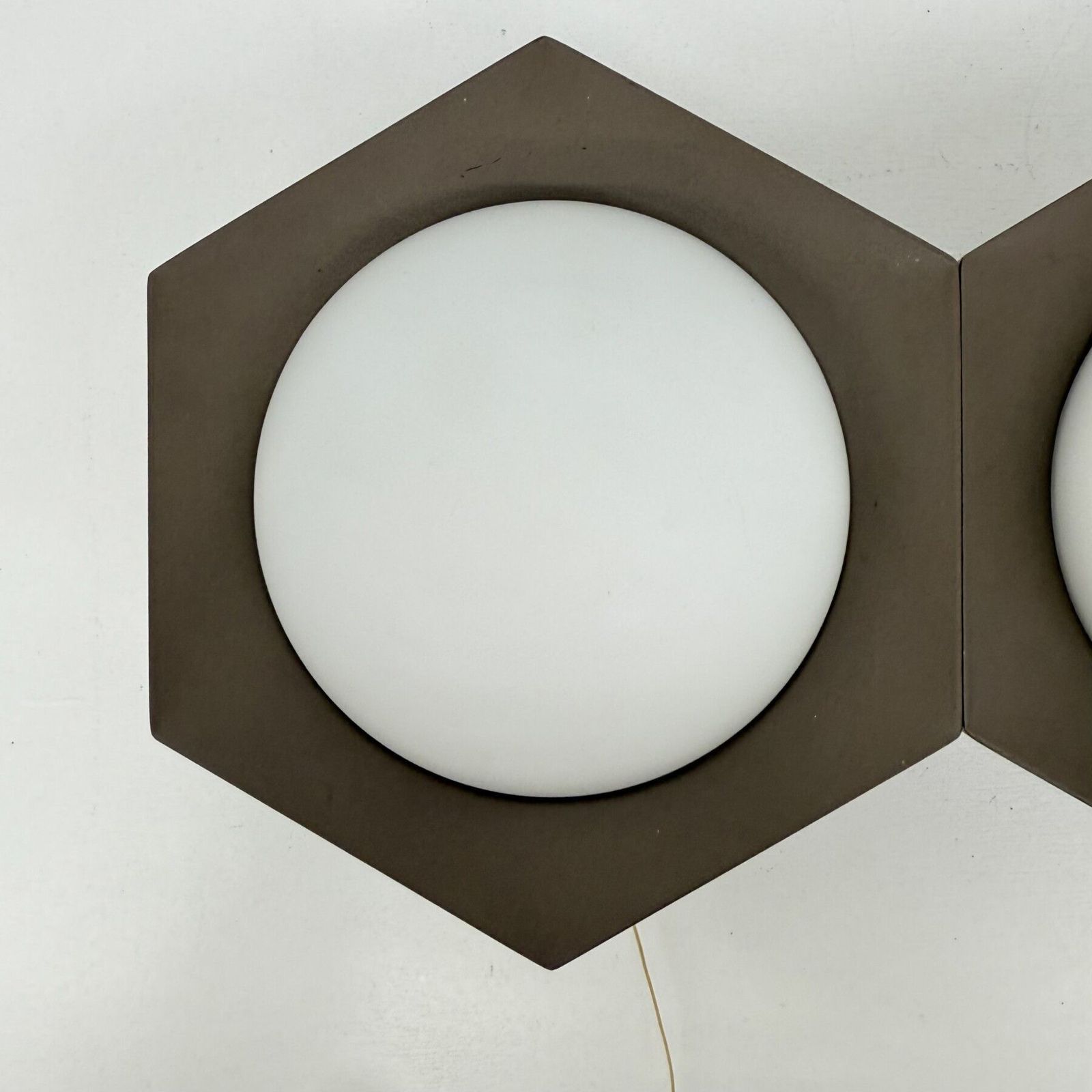 photo vintage Paar Raak Hexagon 'Honeycomb' Wandlampen, Jaren 1970