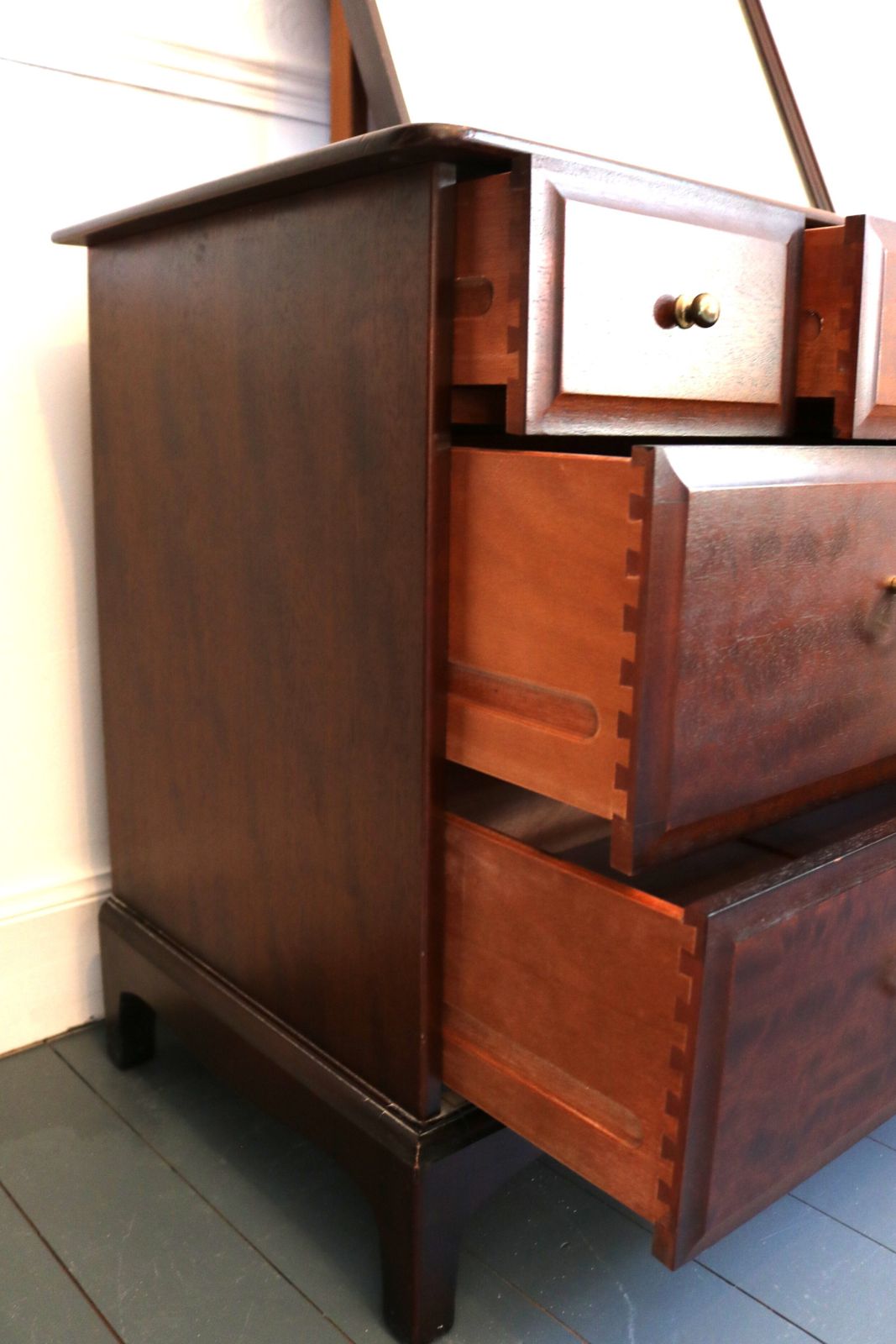 Stag Minstrel 4 Over 2 Drawers/Dresser With Mirror photo Furniture