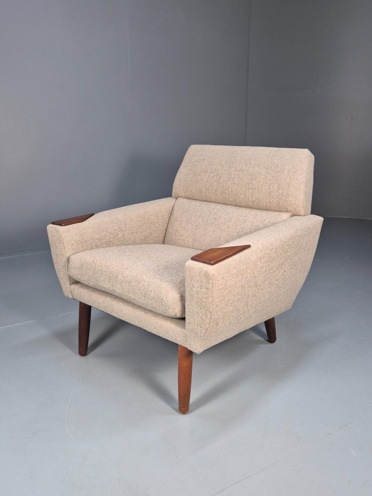 Mid Century Danish Lounge Chair New Upholstery Teak Paws And Legs Eb10726 Mnor