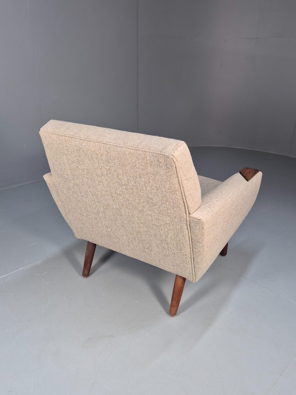 photo vintage Mid Century Danish Lounge Chair New Upholstery Teak Paws And Legs Eb10726 Mnor