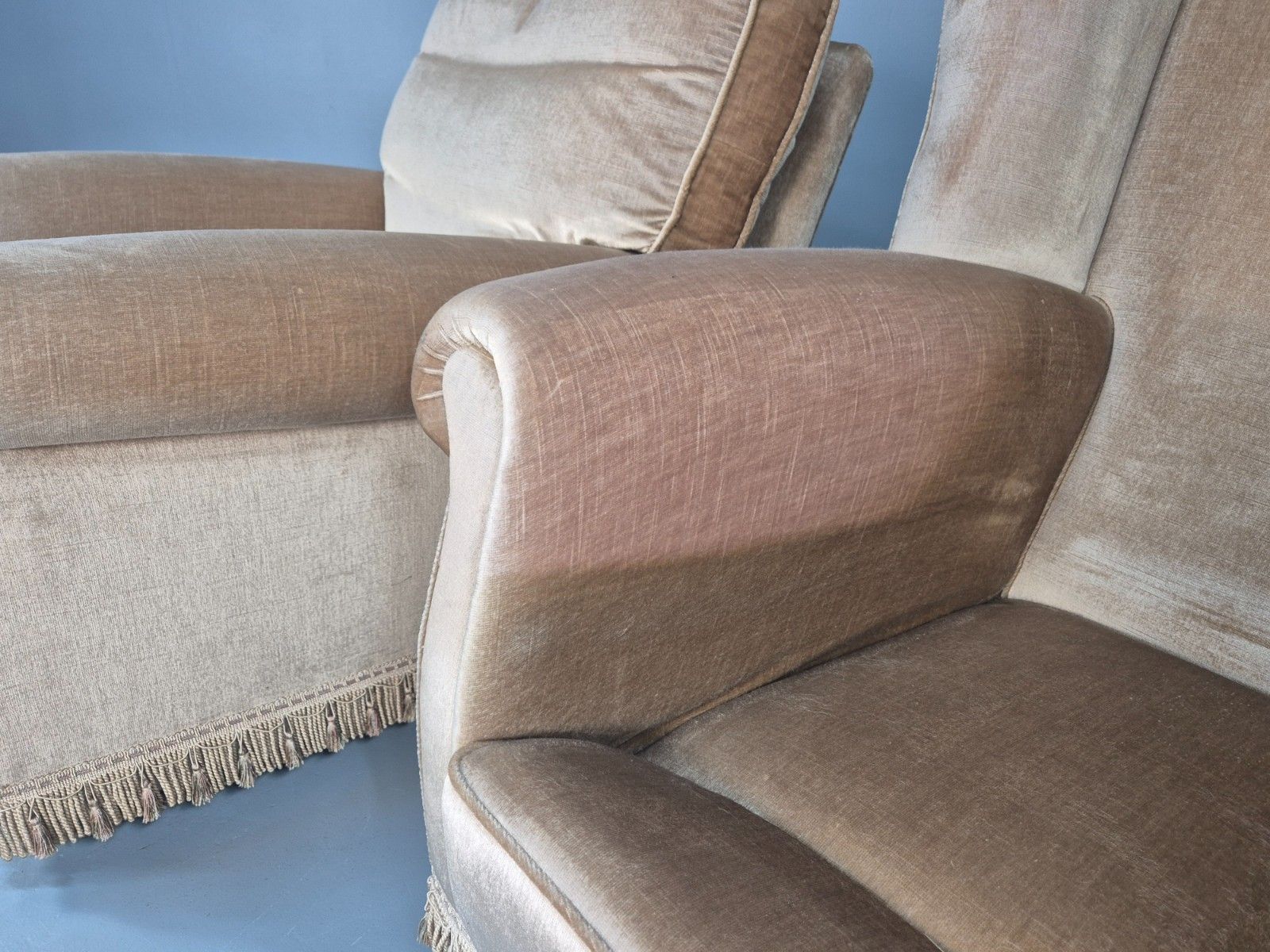 photo vinterior 1970s Luxury Lounge Chairs Lowback And Wingback Gold Velour Retro  Eb10631 Vclo