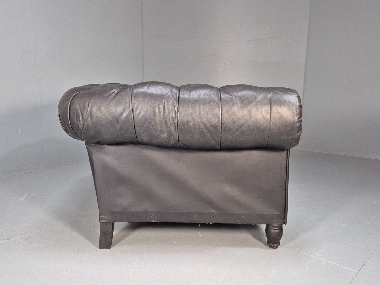275.0 Vintage Black Leather Chesterfield Chair Eb9471 Vlea photo