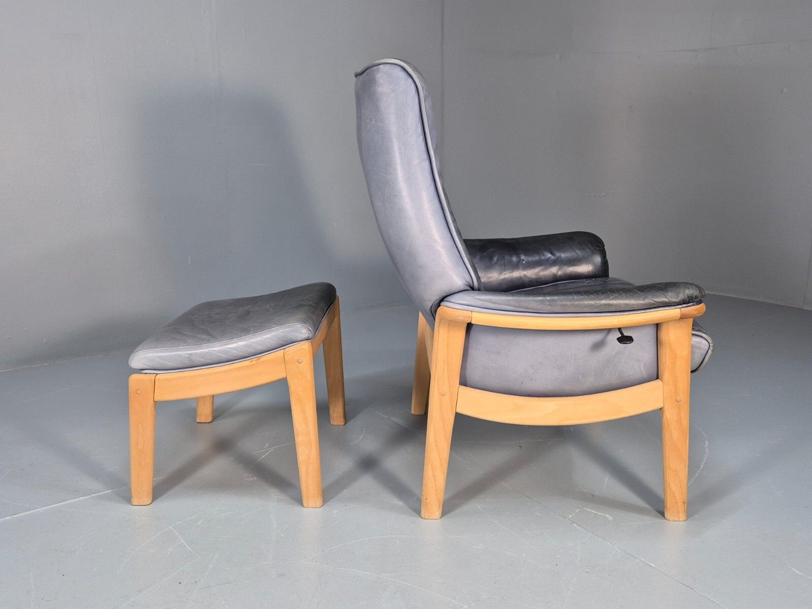 photo furniture Mogens Hansen Leather Chair And Footstool Vintage Danish Design 1990 Eb9270 Mnor