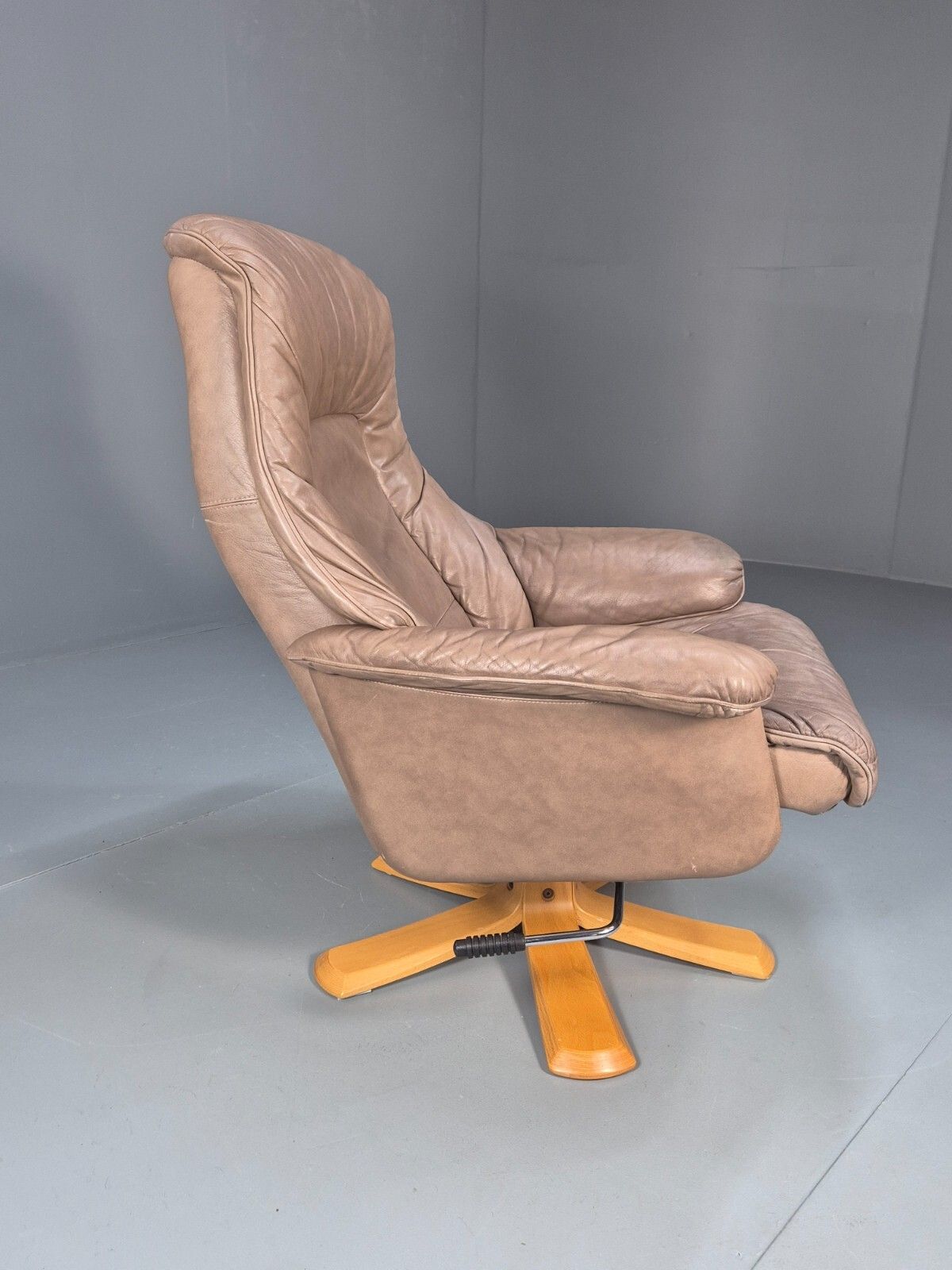 Vintage Danish Swivel And Recline Lounge Chair Beige Leather 1980s Eb8889 Mswi photo vinterior