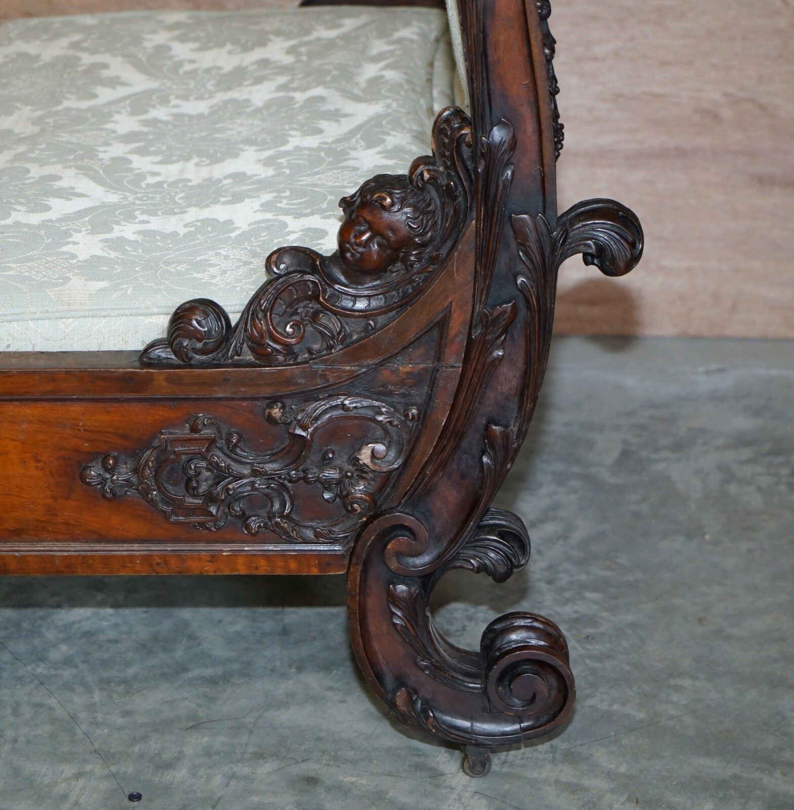 Exceptional 19th Century Hand Carved Italian Walnut Day Bed Cherub Putti's Angel photo 8000.0