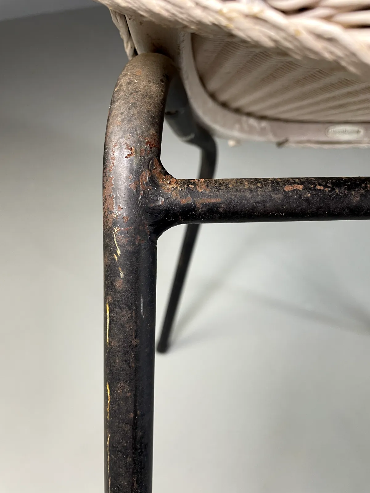 photo vintage Vintage Lloyd Loom Chair White Circular Retro Mcm Eb5270 Vber