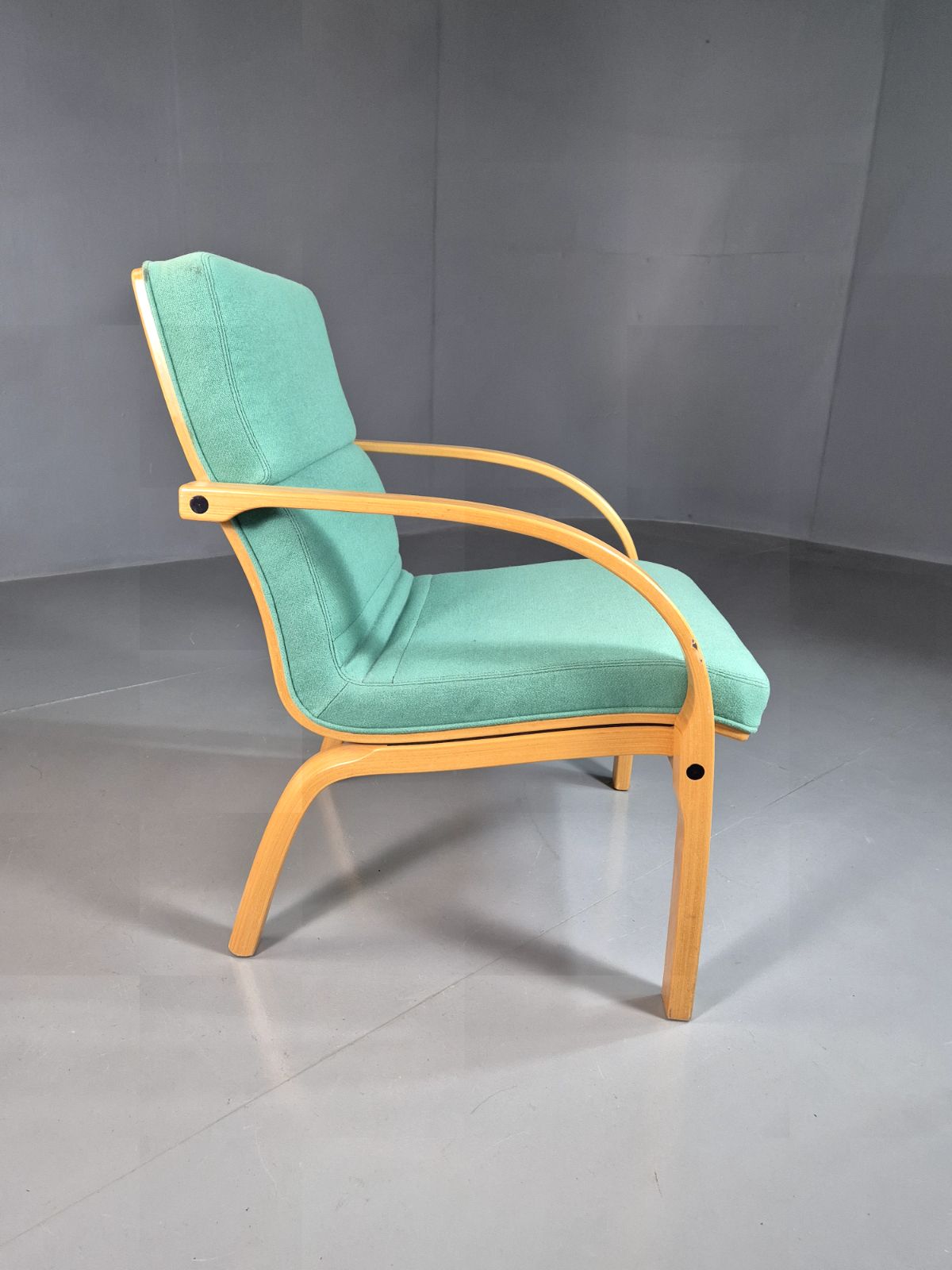 photo furniture Vintage Danish Lounge Chair Mint Bentwood 1980s Retro Eb7350 Mben